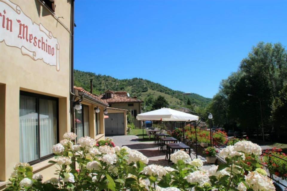 Hotel Guerrin Meschino Montemonaco Exterior foto